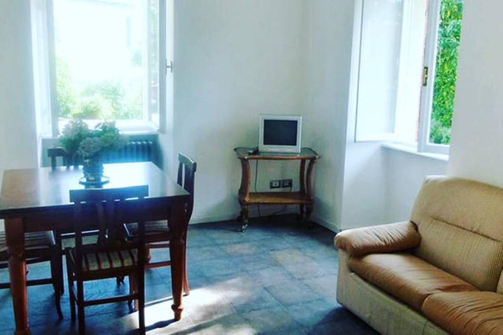 Apartment Piccolo Borgo Castelveccana Екстер'єр фото